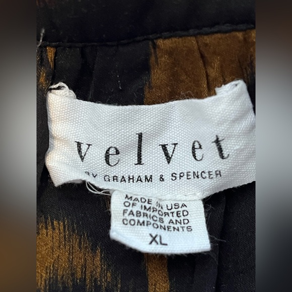 SOLD * VELVET by Graham + Spencer Isa Printed Blouse Size XL - Picture 12 of 16